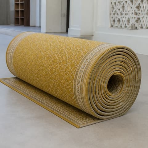 Carpet roll longgar yang tak dipasang tetap pada lantai, sedia untuk dicuci